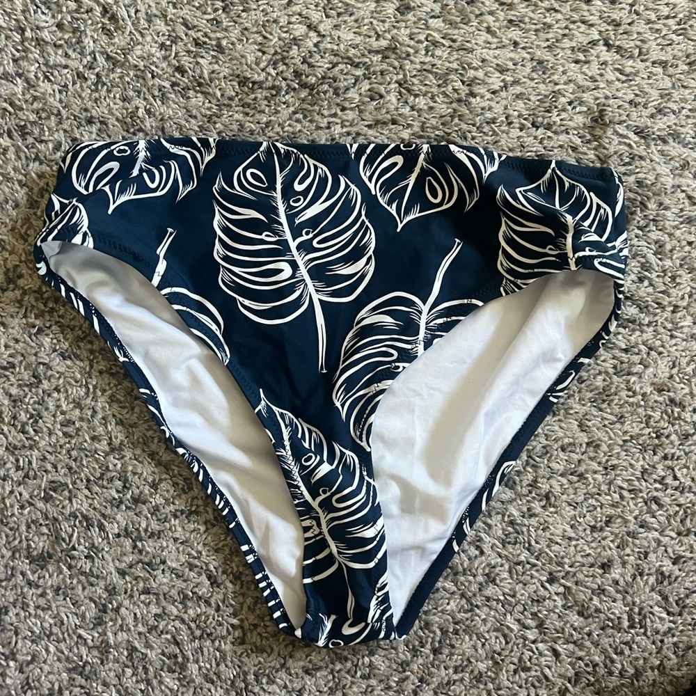 Cupshe Navy Floral Swim bottoms
